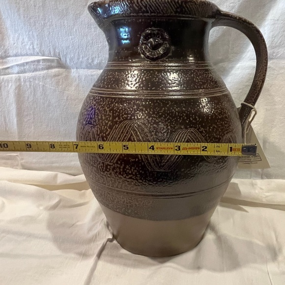 Vintage 2002 Rowe Pottery**Limited Edition**Albany
Slip** Pitcher with TAG - Picture 4 of 6